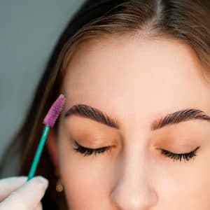 Laminowanie, laminacja brwi lub rzęs